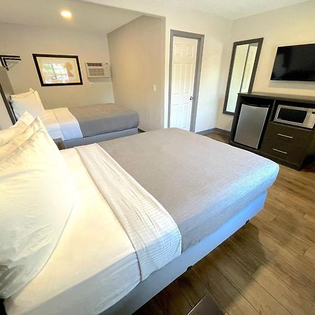 Sequoia Motel Fresno Bagian luar foto