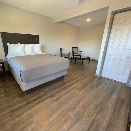 Sequoia Motel Fresno Bagian luar foto