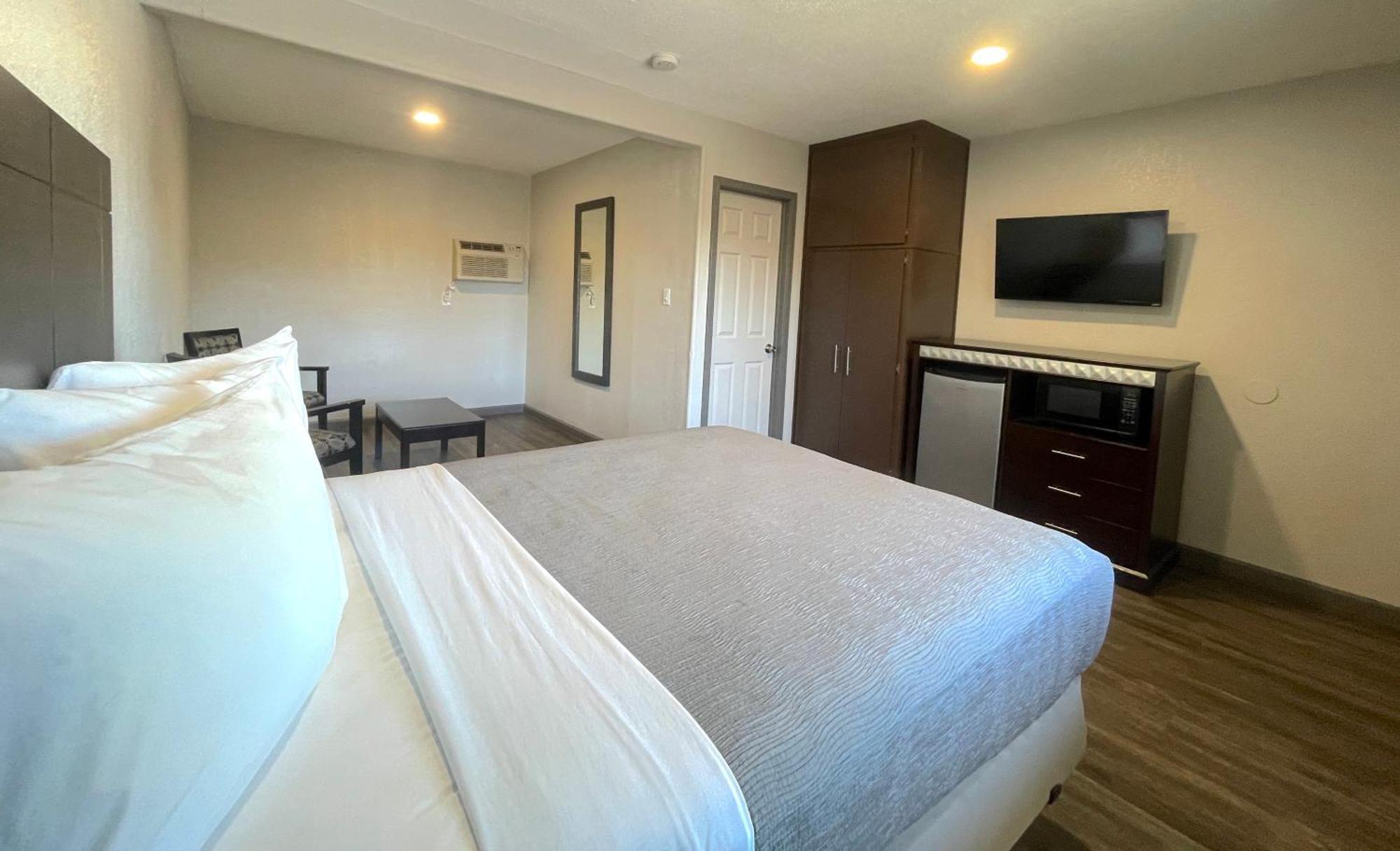 Sequoia Motel Fresno Bagian luar foto