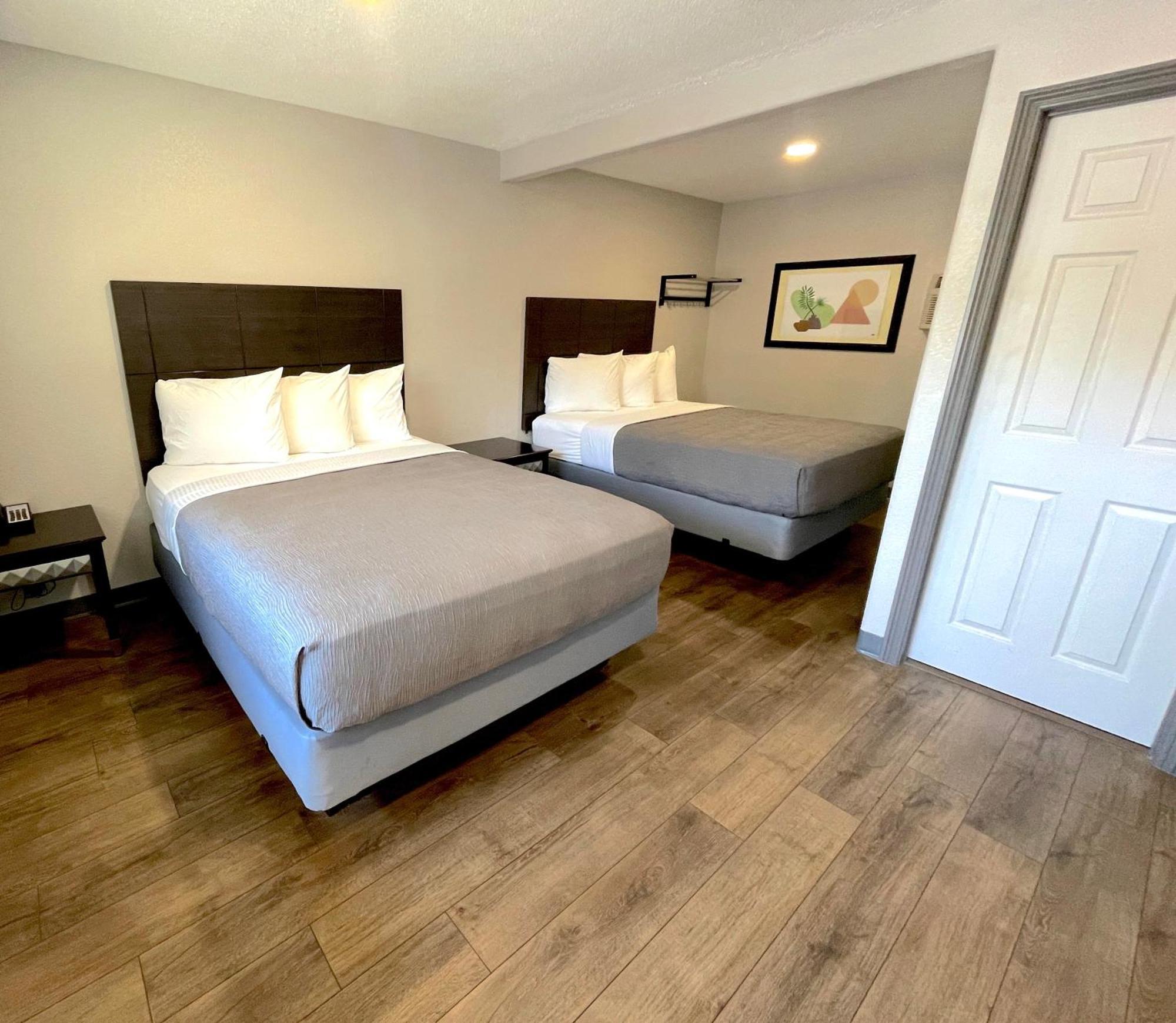 Sequoia Motel Fresno Bagian luar foto
